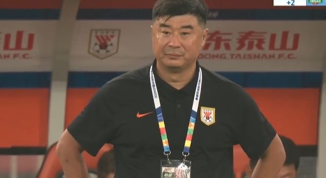 哈兰德与女友长相出众，女友长得像洋娃娃，十分登对，浪漫幸福