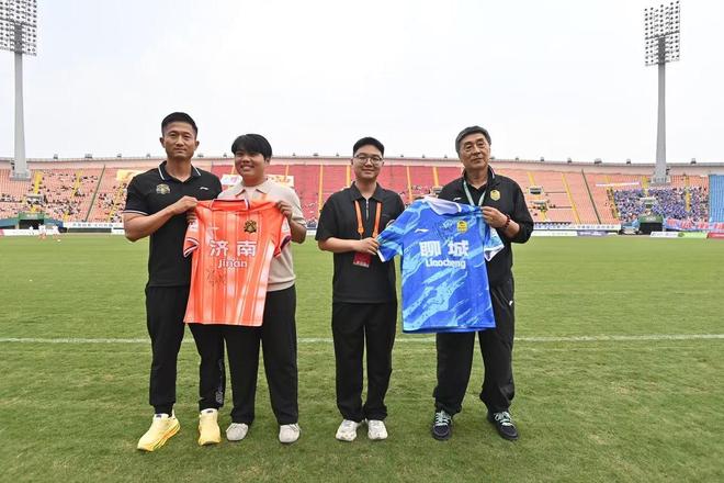 当足球遇上非遗！“梅州啦啦队”竹板声声唱响客家风韵