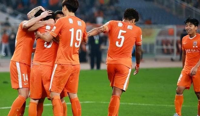 四国邀请赛首秀折戟！山东男篮62‑78不敌德国猎鹰，高诗岩陶汉林谢智杰缺席，杨文学祝铭震状态低迷，组织投射全方面暴露隐患