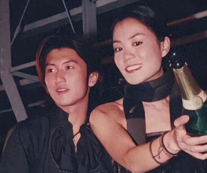 阿昺一哥位子现危机，野兔不敌黑马丢冠，美黑妹躺赢，小郑被看好