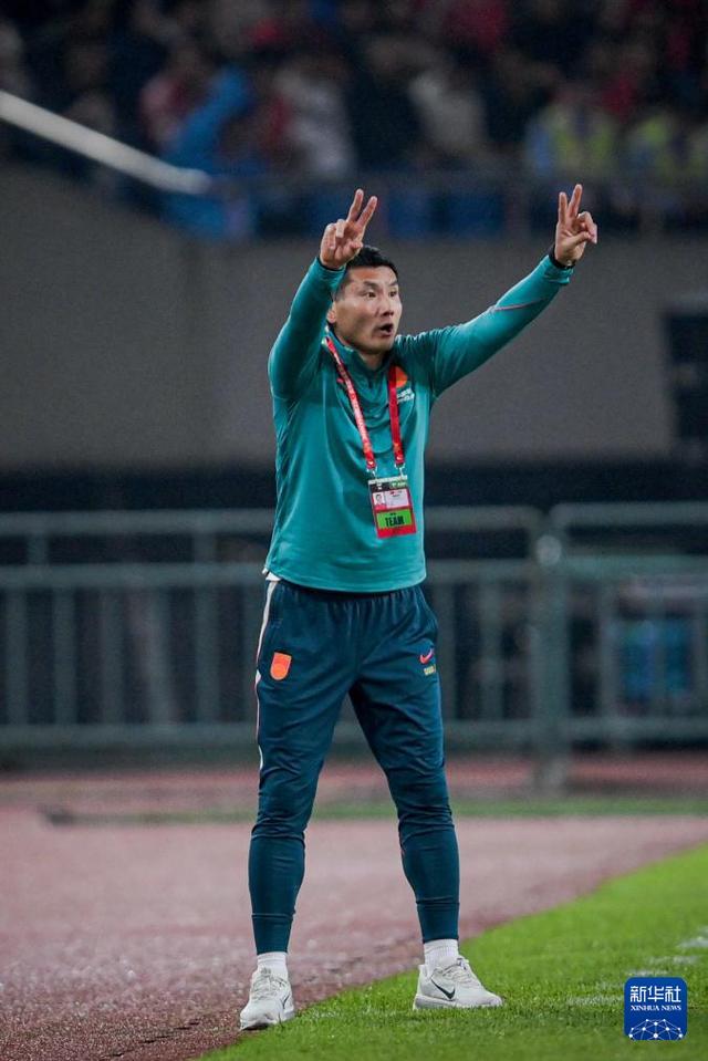 19岁意中锋退NBA选秀加盟NCAA