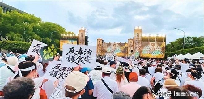 没忍住,把17 ProMac折价换了18proMax,用了一天,手先扛不住了