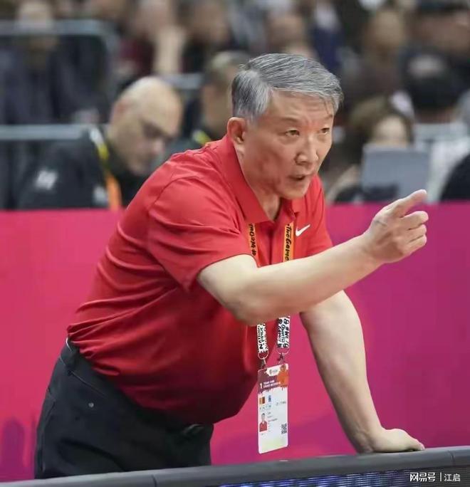 患者身亡,家属质疑医生一直玩手机!医院副院长回应:专家已判定,医生责任不大!麻醉医生可以玩手机吗?麻醉科主任:那是在查资料
