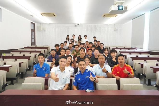 罗德里:我们有个群,里面都是三冠王和英超四连冠成员