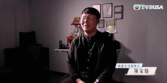 女子拍照拒搭讪遭围堵辱骂，公众为何如此愤慨？