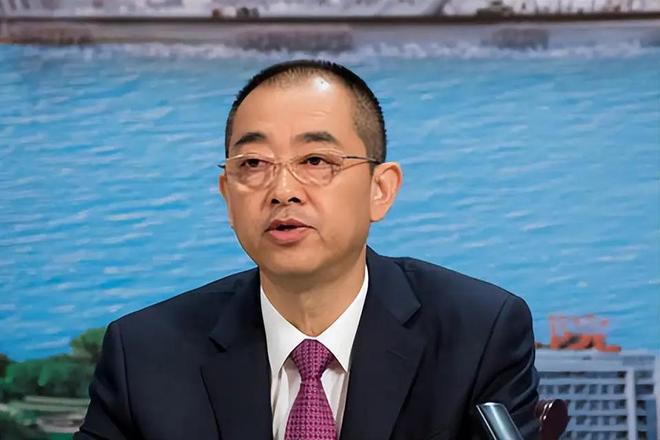 皇马跟队：罗德里拒绝曼城续约报价，也拒绝了巴黎，一心只想加盟皇马