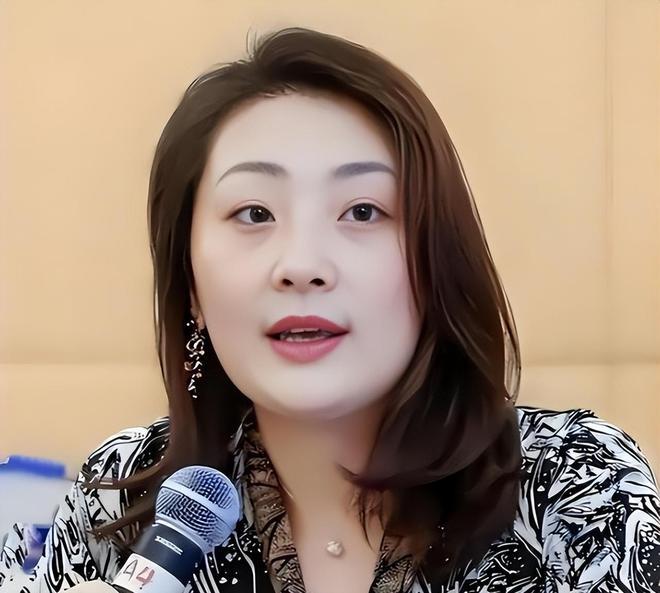 傅首尔前夫发文痛斥网红“留几手”，力挺前妻：是我最佩服的女性之一