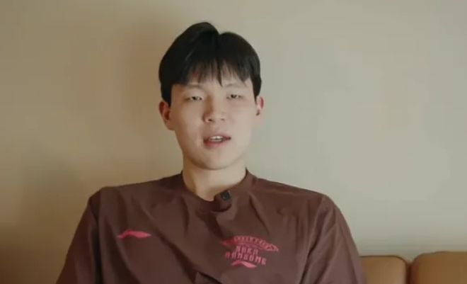 猛龙队史最伟大球员!洛瑞另类雕像正式揭幕 本人获得多伦多城市钥匙