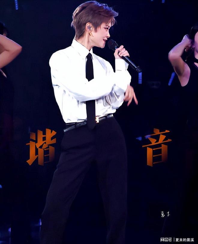 鲁能5比1大胜铁人!王大雷和韩鹏赛后都推荐他,享受球迷掌声