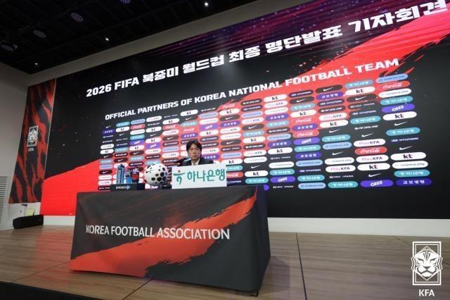 新疆24岁妈妈诞下五胞胎，养娃7个月爸爸暴瘦22斤：1男4女，一个月喝40罐奶粉、一天用30多片尿不湿，妈妈还喂母乳