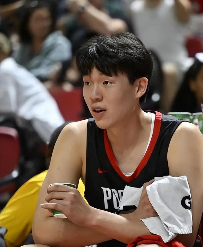 美国夫妻46万美元拍下一栋百年废弃豪宅，拿到钥匙后傻眼：整片房子都被“它们”占领了……
