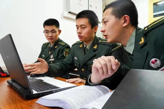 “把儿子当外人整呢”，一根破烂眼镜腿，让人心疼高考男生处境