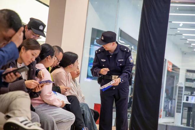 名记:巴尔科拉在巴黎的未来仍不确定,尚未做出任何决定