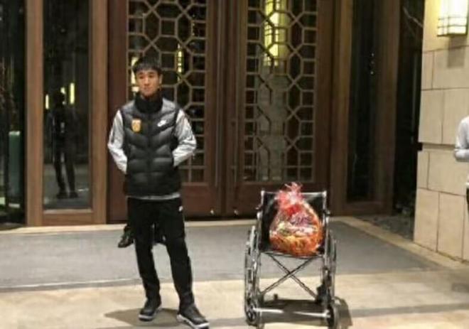 张帅送蛋打退奥斯塔彭科帅爆了,商竣程勇救五赛点爆冷卢布列夫