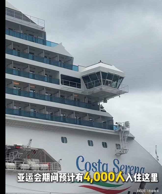 香港奴性十足，澳门媒体批评其双标：外国人光膀子大闹没事，内地人喝口水就挨罚！评论区一片怒火