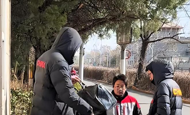 错失三绝佳机会！拉菲尼亚遭巴西球迷网暴，安帅选人面临压力