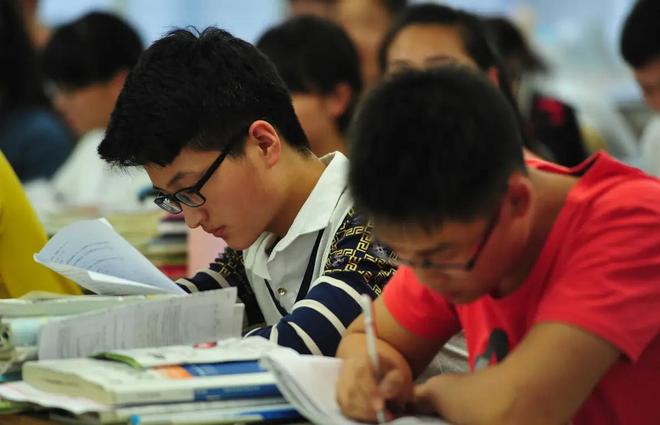 魏莹案再反转:榜一大哥撤回谅解书,反被控敲诈!双向隐瞒下,2500万打赏谁才是受害者?