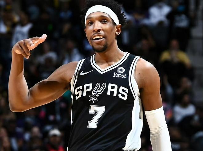 杨瀚森高效13+4+4引热议！外媒盛赞判若两人 调侃他能拿MVP