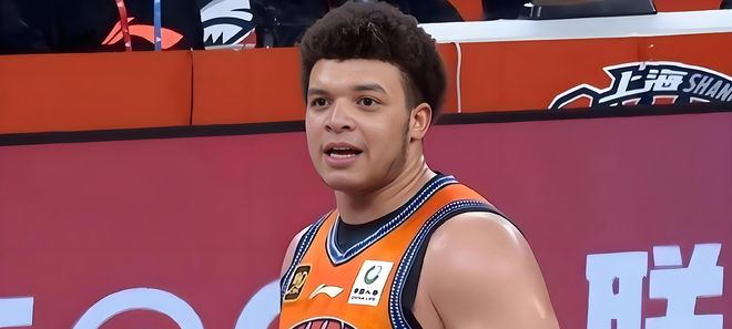 杨坤估计后槽牙都快咬碎了！他怎么也没想到，郭德纲改编红歌这事，能把自己也搭进去